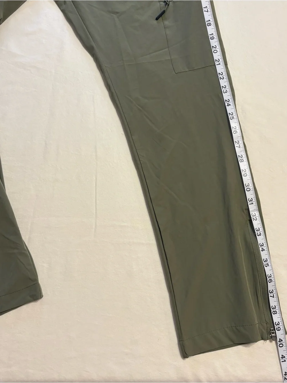 New Balance All Motion Cargo Joggers in a Light Olive Green Colorway size M